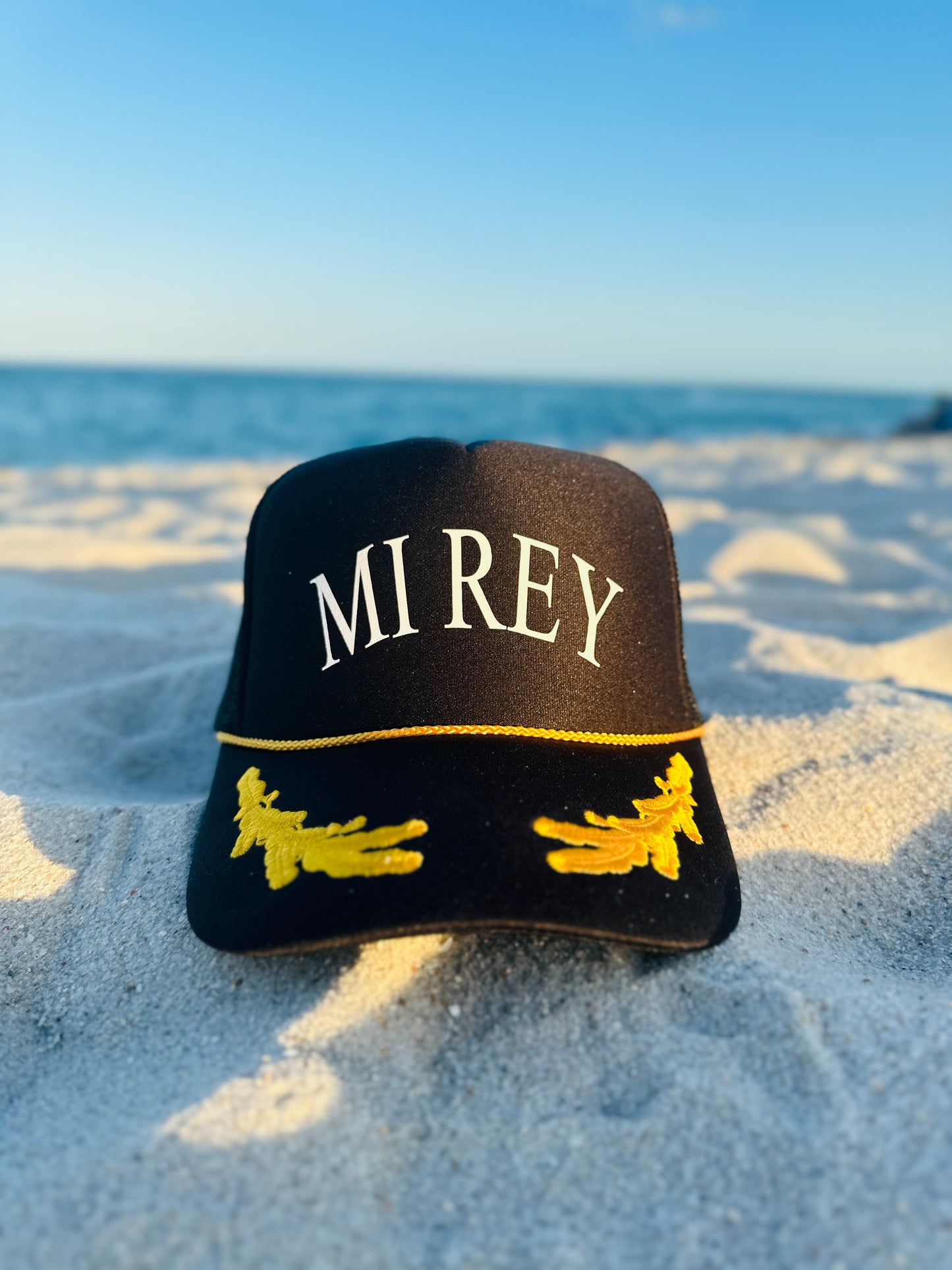 MI REY Trucker Hat